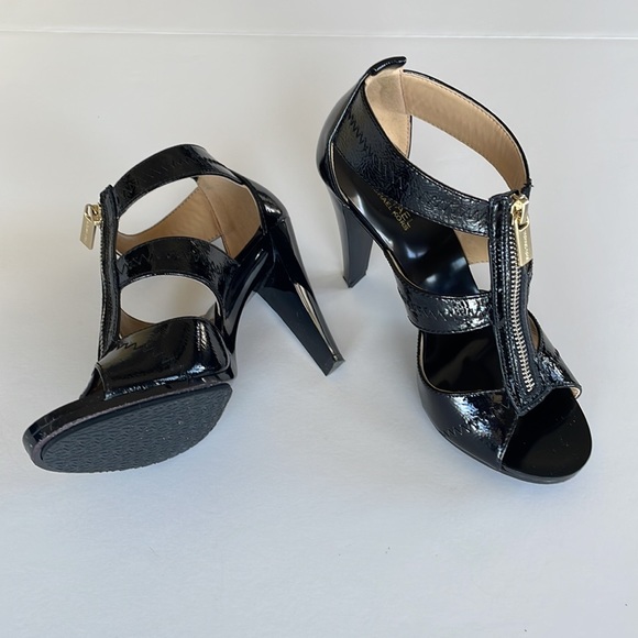 Michael Kors Berkley T Strap Crinkled Patent 6 M - Picture 7 of 15